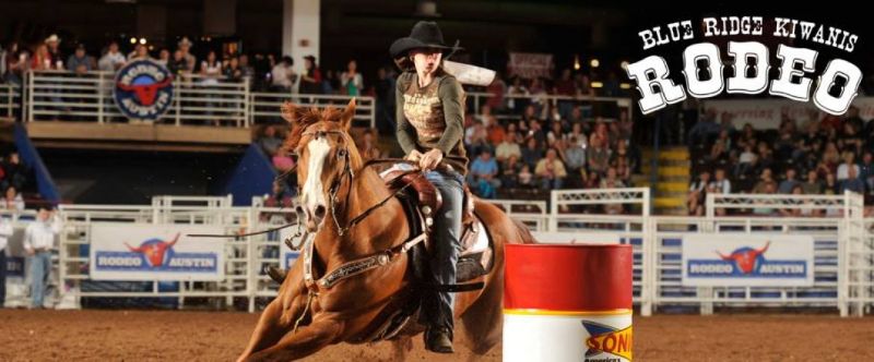 A woman riding a horse on a rodeo event