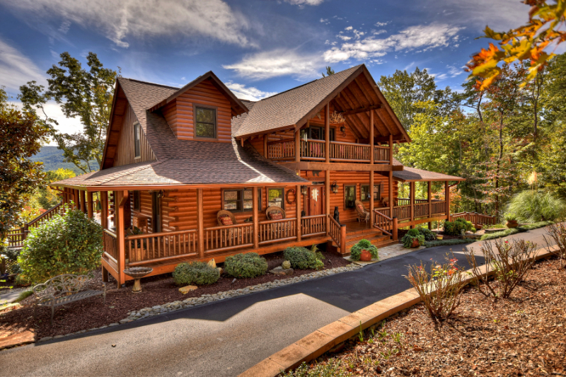 Lovely cabin interior with magnificent vistas of the mountains in Ellijay.